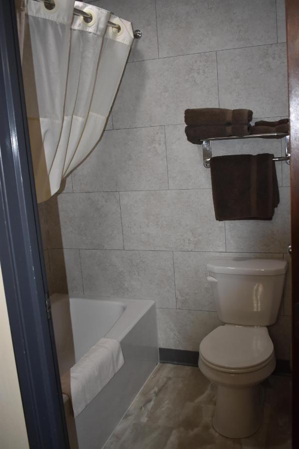 Heartland Hotel & Suites — photo 24