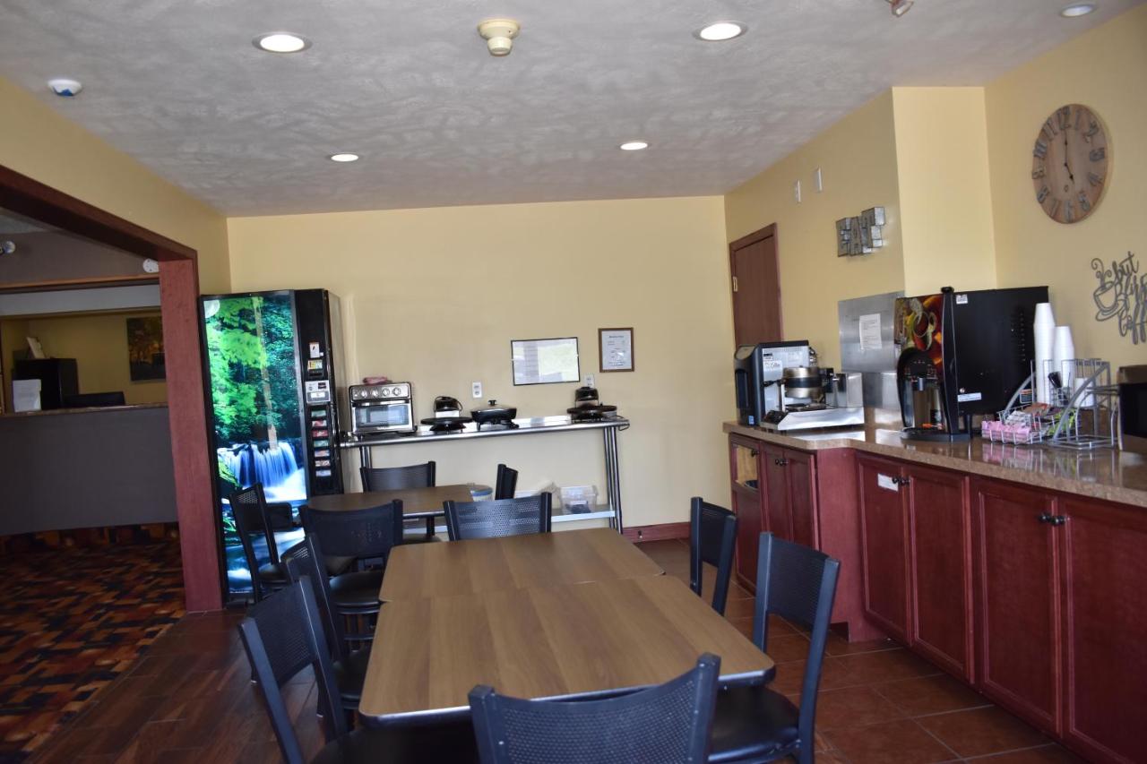 Heartland Hotel & Suites — photo 12