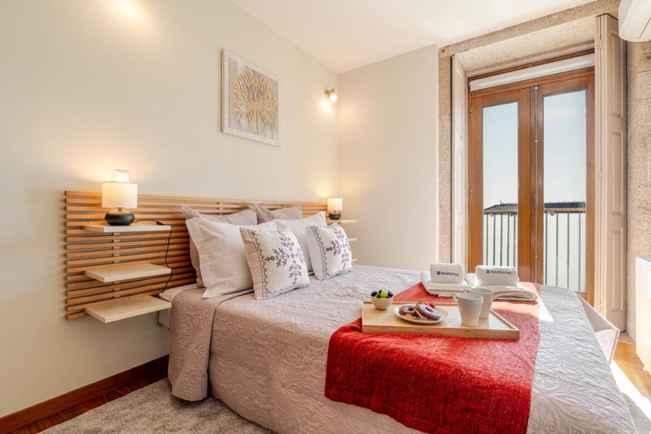 HostWise - Stylish Flat with Balcony
