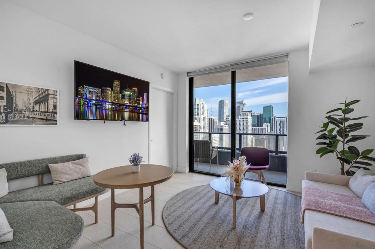 Bright and Breezy 1 Bed Unit With Water and City Views