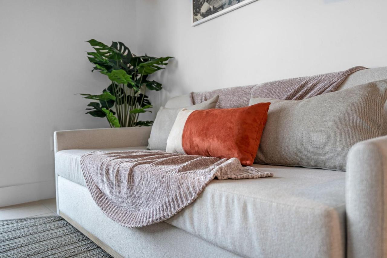 Sunlit 1BR Condo In Downtown Miami - 4