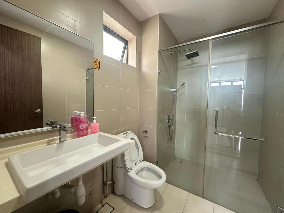 Green haven Studio unit with balcony and WiFi Netflix - 3