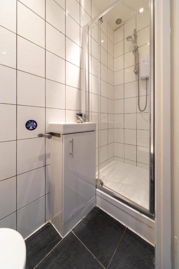 2 Modern Studio Apartments in Shoreditch - 4