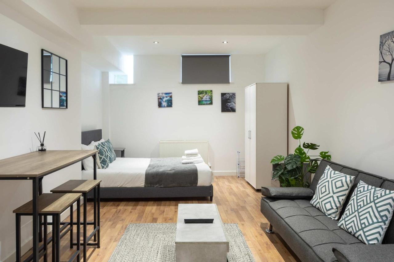 2 Modern Studio Apartments in Shoreditch - 2