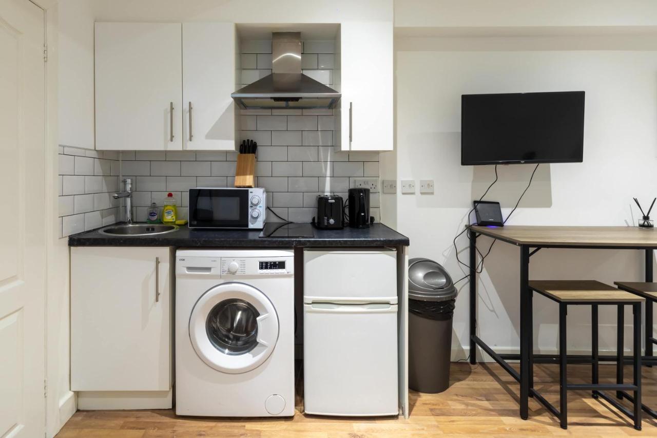 2 Modern Studio Apartments in Shoreditch - 3