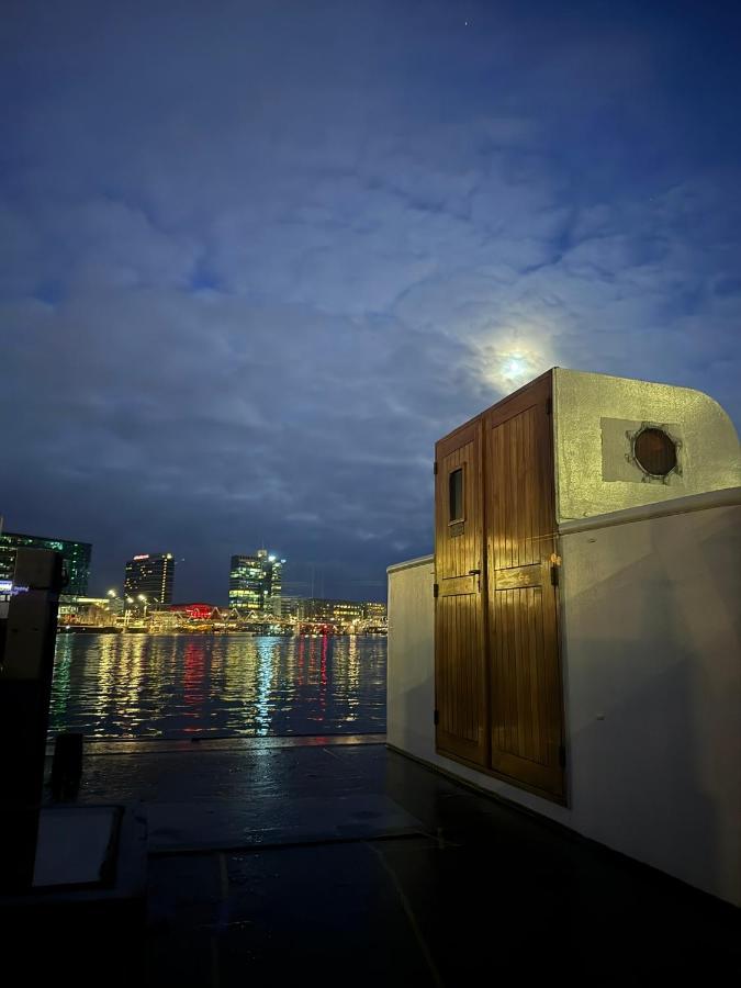 Houseboat-Amsterdam-Classic - 3