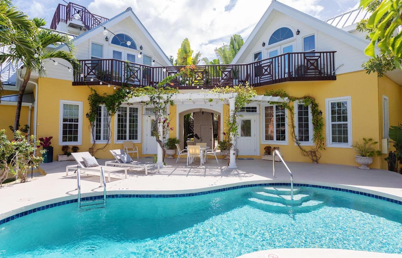 Shangri-La Boutique Bed & Breakfast - 4