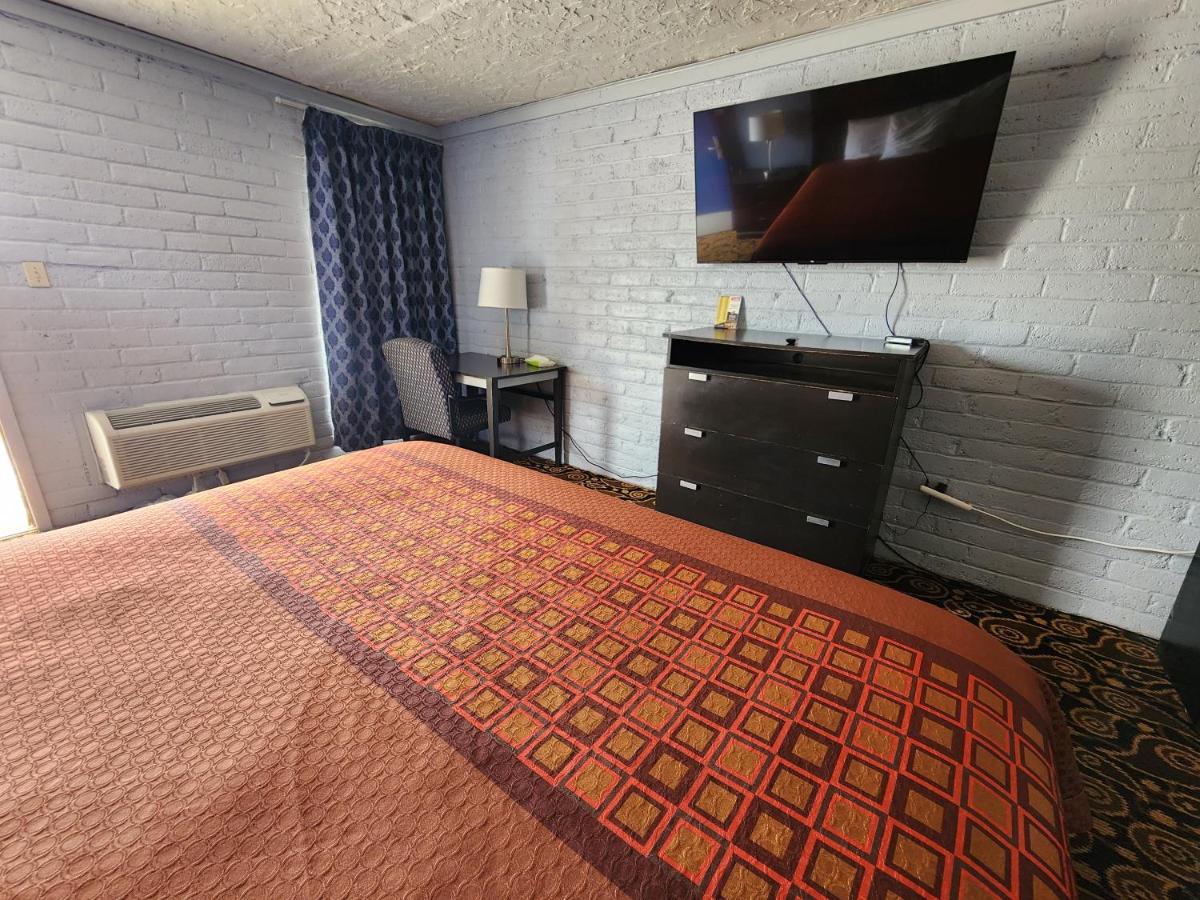 Rodeway Inn — photo 19