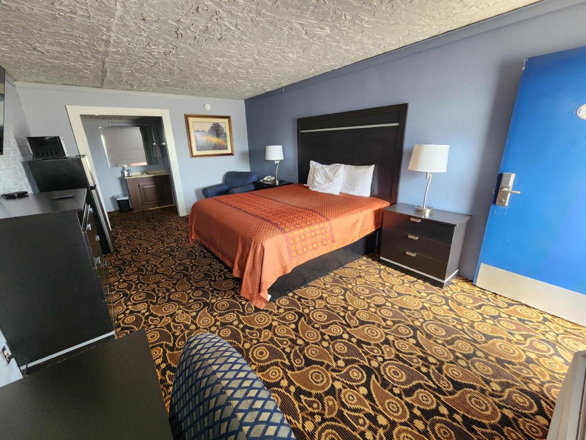 Rodeway Inn — photo 18