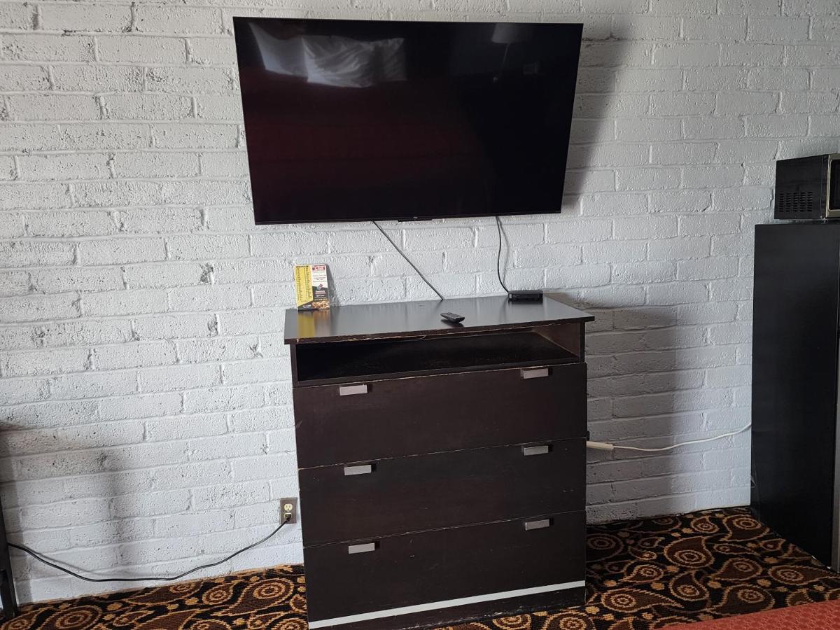 Rodeway Inn — photo 17