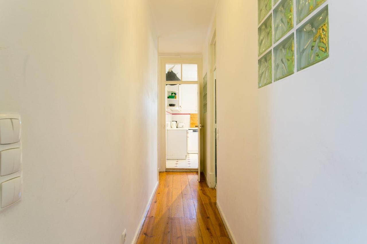 Spacious, Bright and Newly Renovated 2 Bedroom Apartment, Lisbon Historical Center, Madragoa - 4