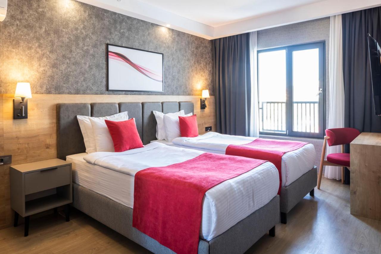 Standard Room with Twin Bed and Pool View