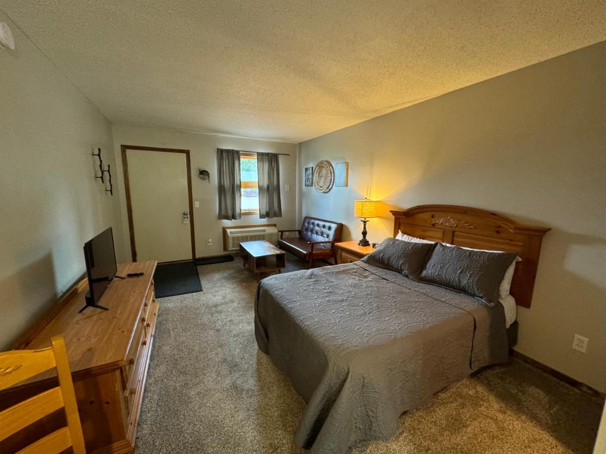 West Pines Motel (extended stay) — photo 4