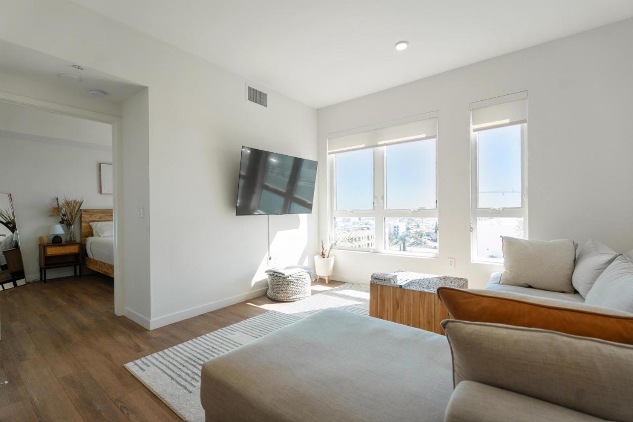 The Hollywood Highline 2 bed Apt WITH FREE PARKING in Hollywood - 5