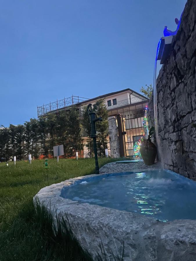 Airport Flower Rooms - 5