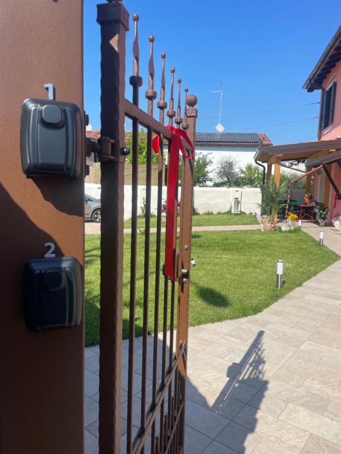 Airport Flower Rooms - 3