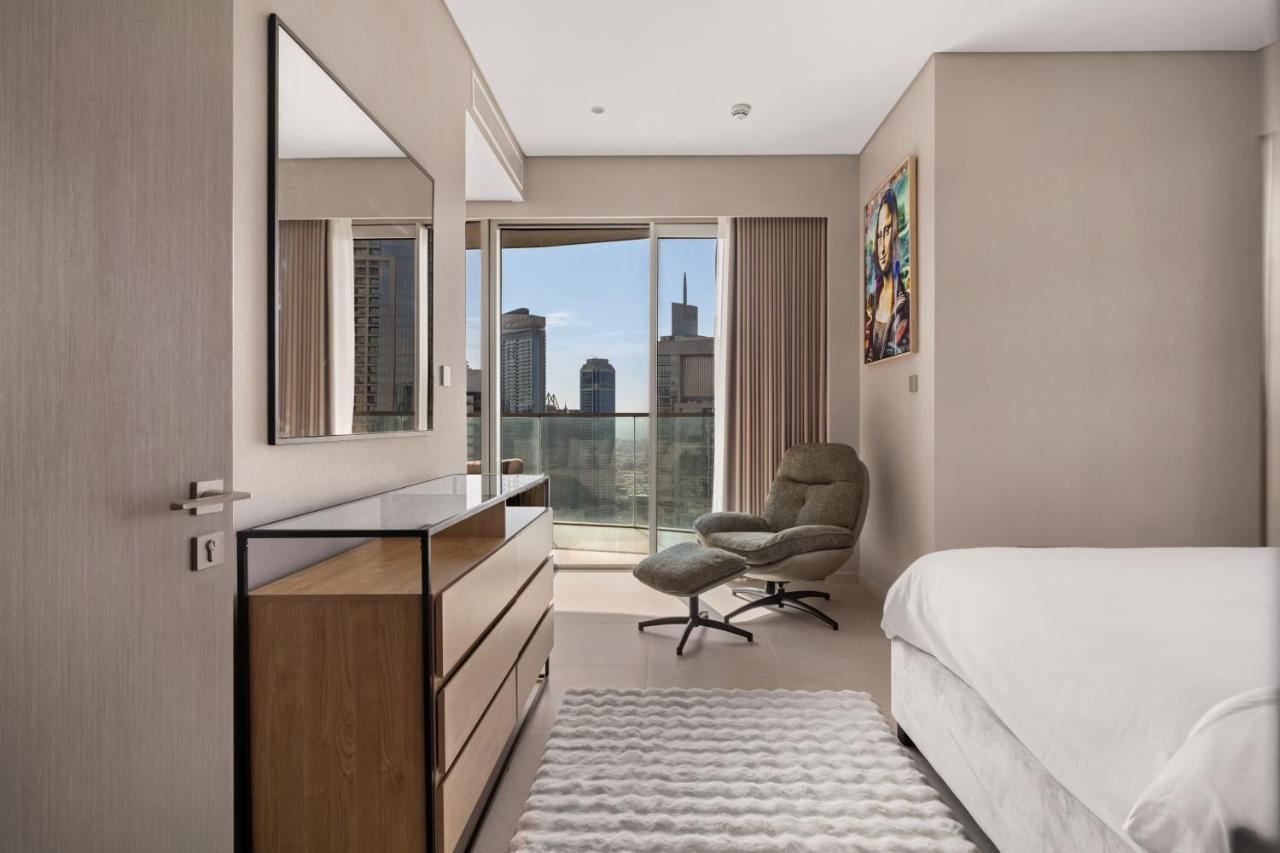 Burj Khalifa View 2 BR Apartment w Parking - 2