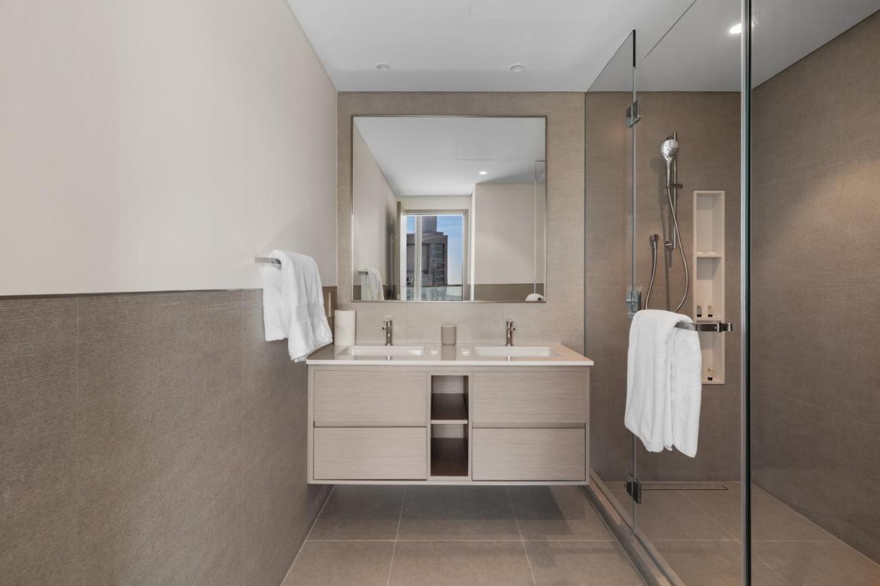 Burj Khalifa View 2 BR Apartment w Parking - 3