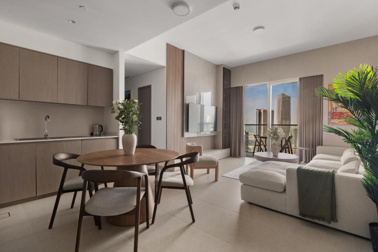 Burj Khalifa View 2 BR Apartment w Parking - 4