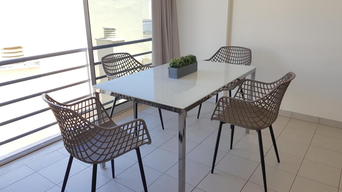 Marina Hillside Apartment - sun, sand and sea