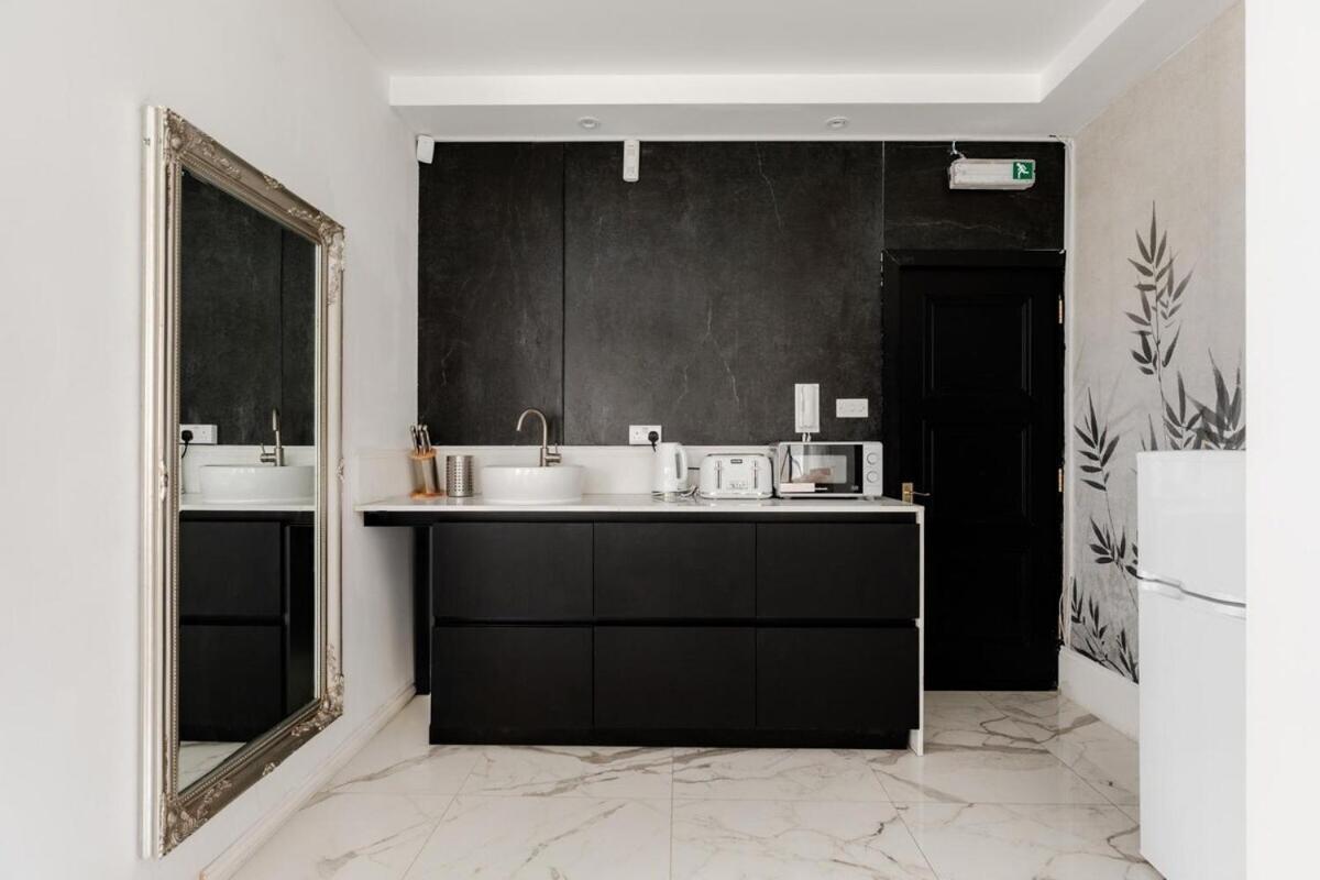 Regents Street's Superb Studios! - 5