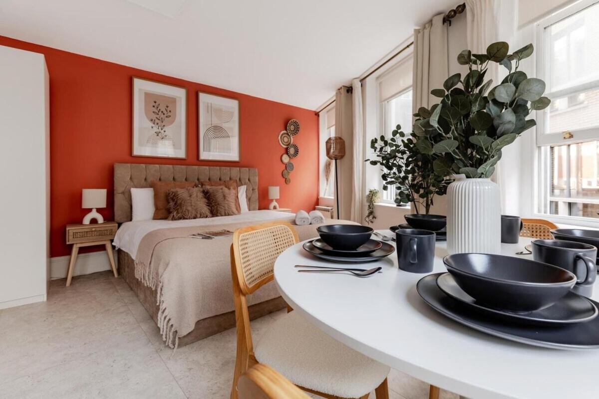 Regents Street's Superb Studios! - 3