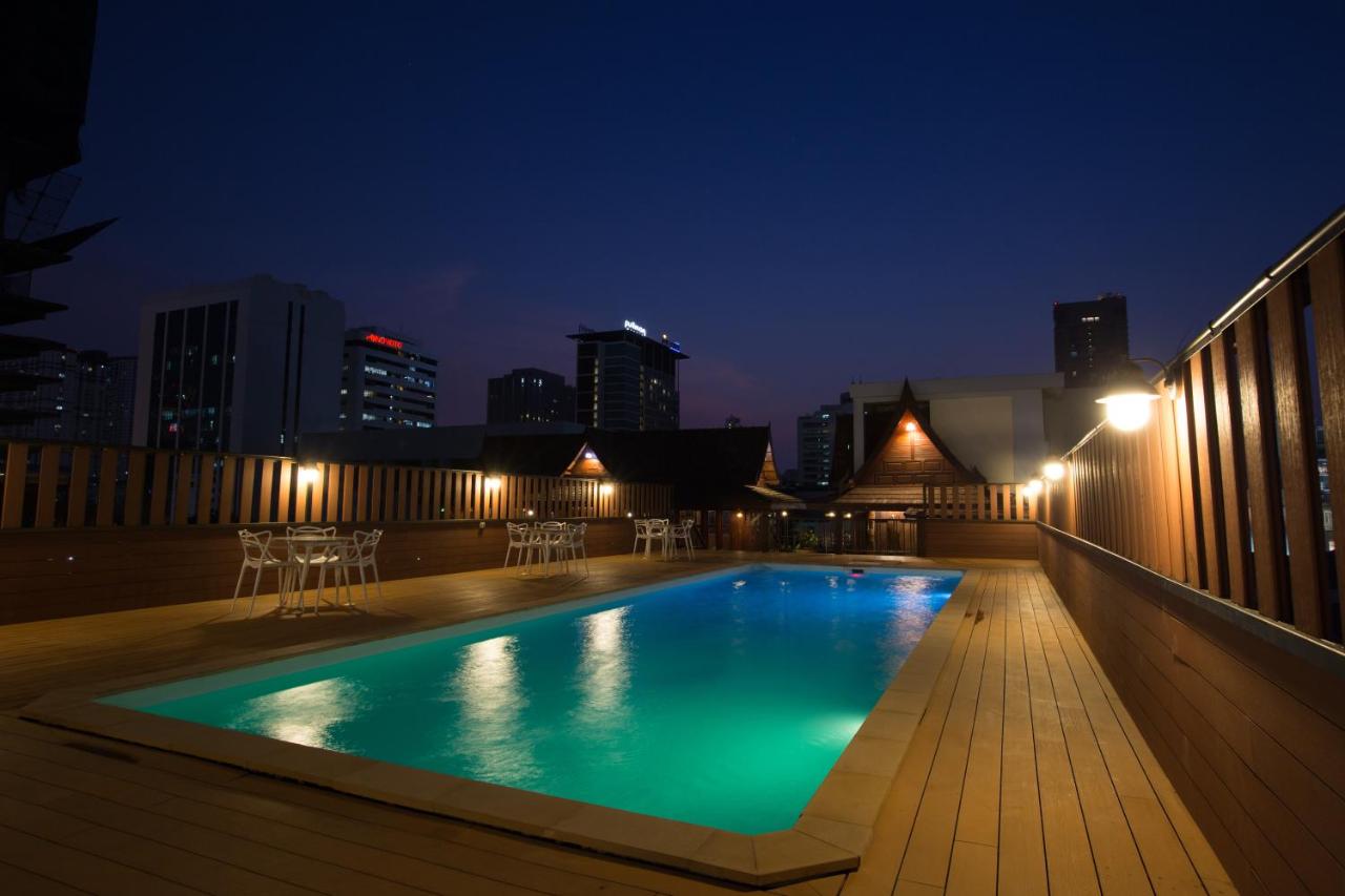 Rooftop swimming pool: True Siam Rangnam Hotel