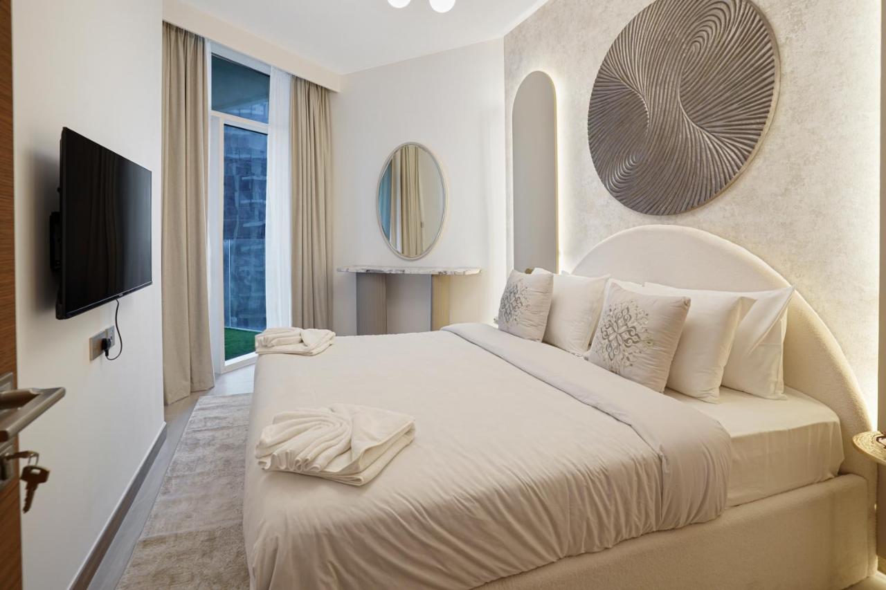 26- Apartment in Business Bay Dubai with Balcony & Pool - 2