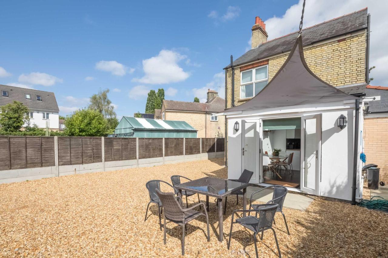 Modern 4-Bedroom Detached Home in Central Cambridge with Parking - 2