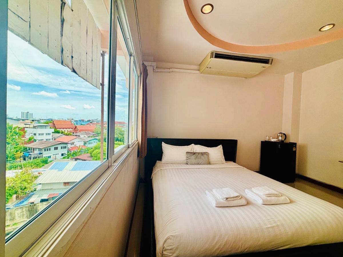 Ree- Riverside hotel - 2