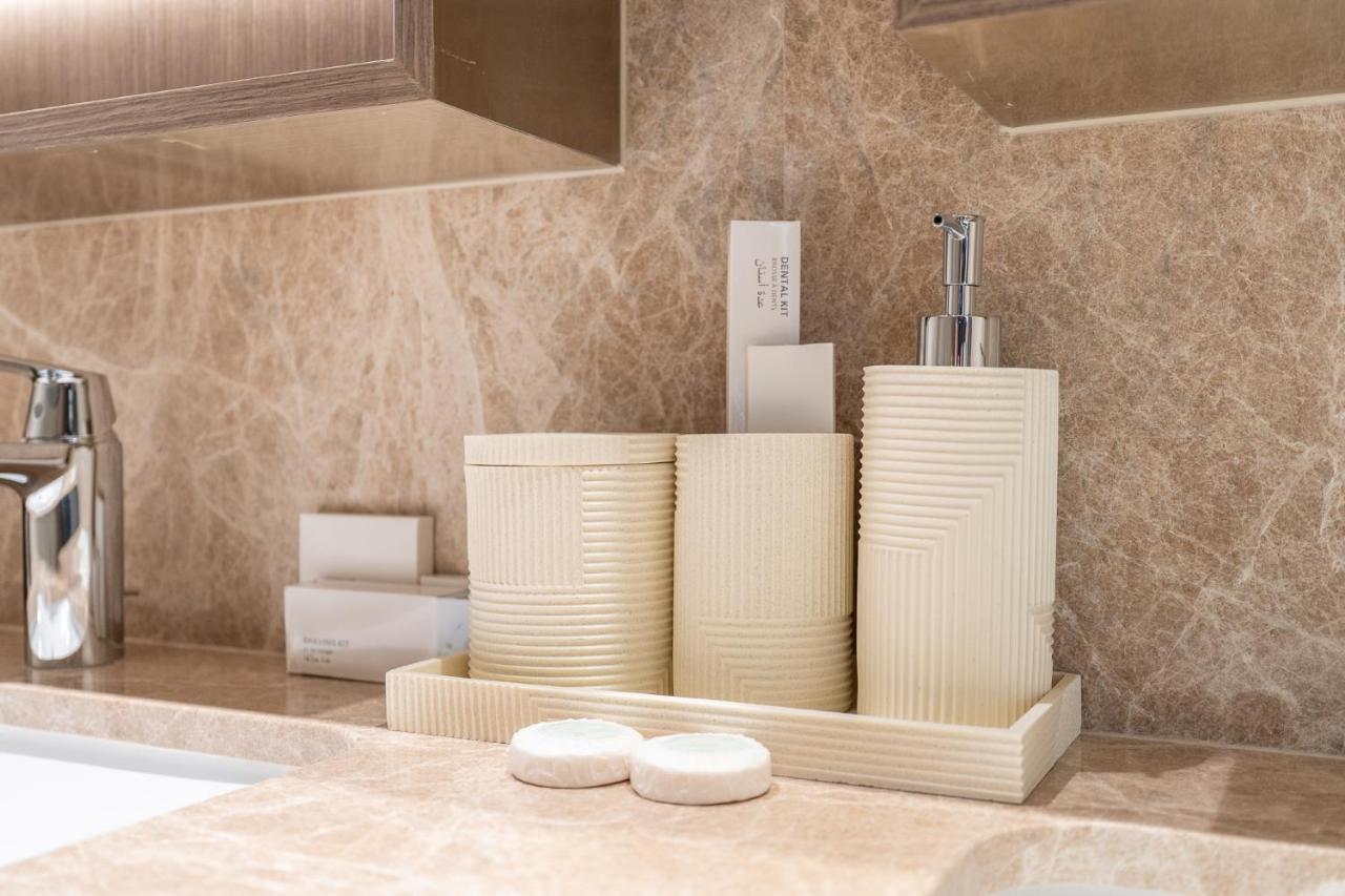 Skyline Serenity Holiday Home I Grand Bleu I Private Beach I Palm Jumeirah, Sea & Sky Views I Infinity Pool I PS5 - 3