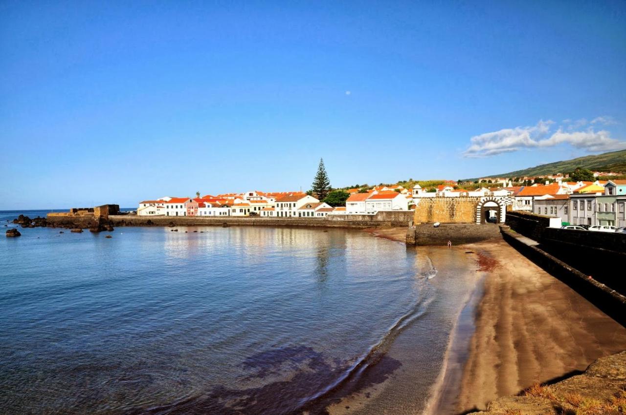 Beach: Porto Pim Guest House