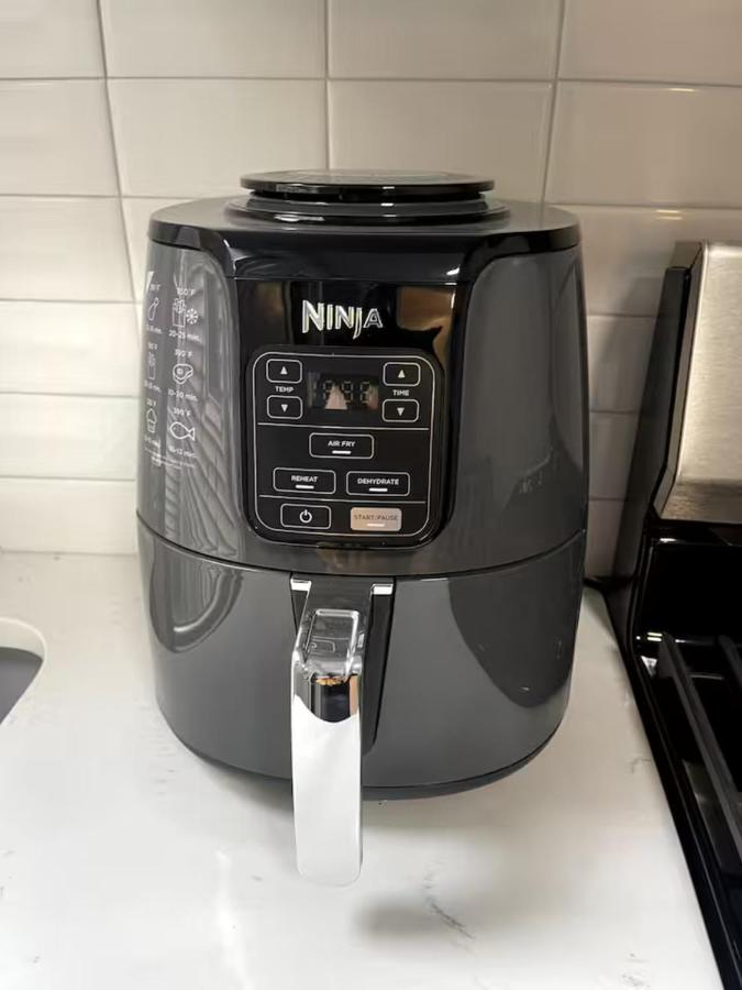 Dream a Little Dream 10 Mins To Your NYC Adventure - 5