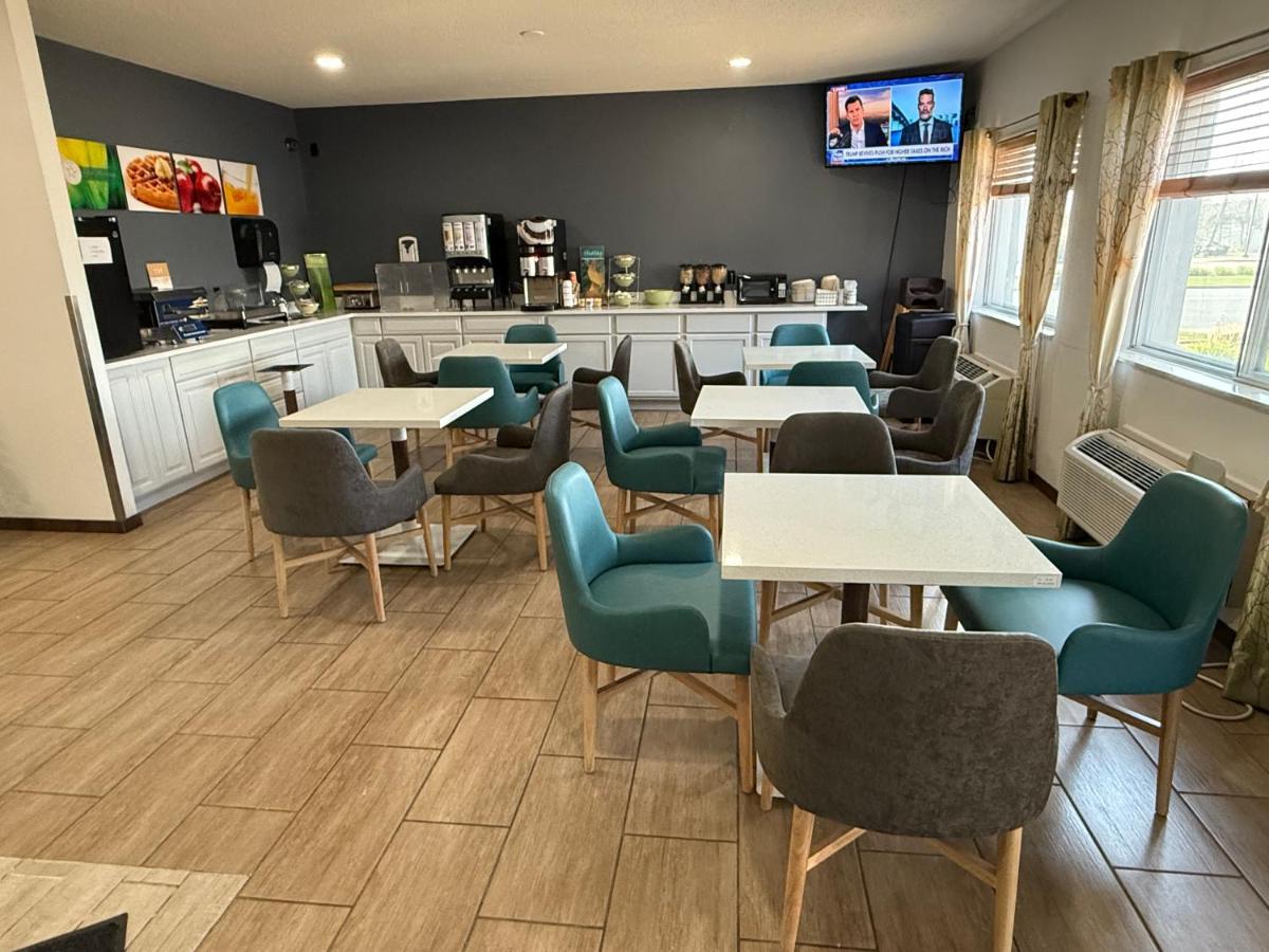 Image: Quality Inn & Suites Eau Claire University Area