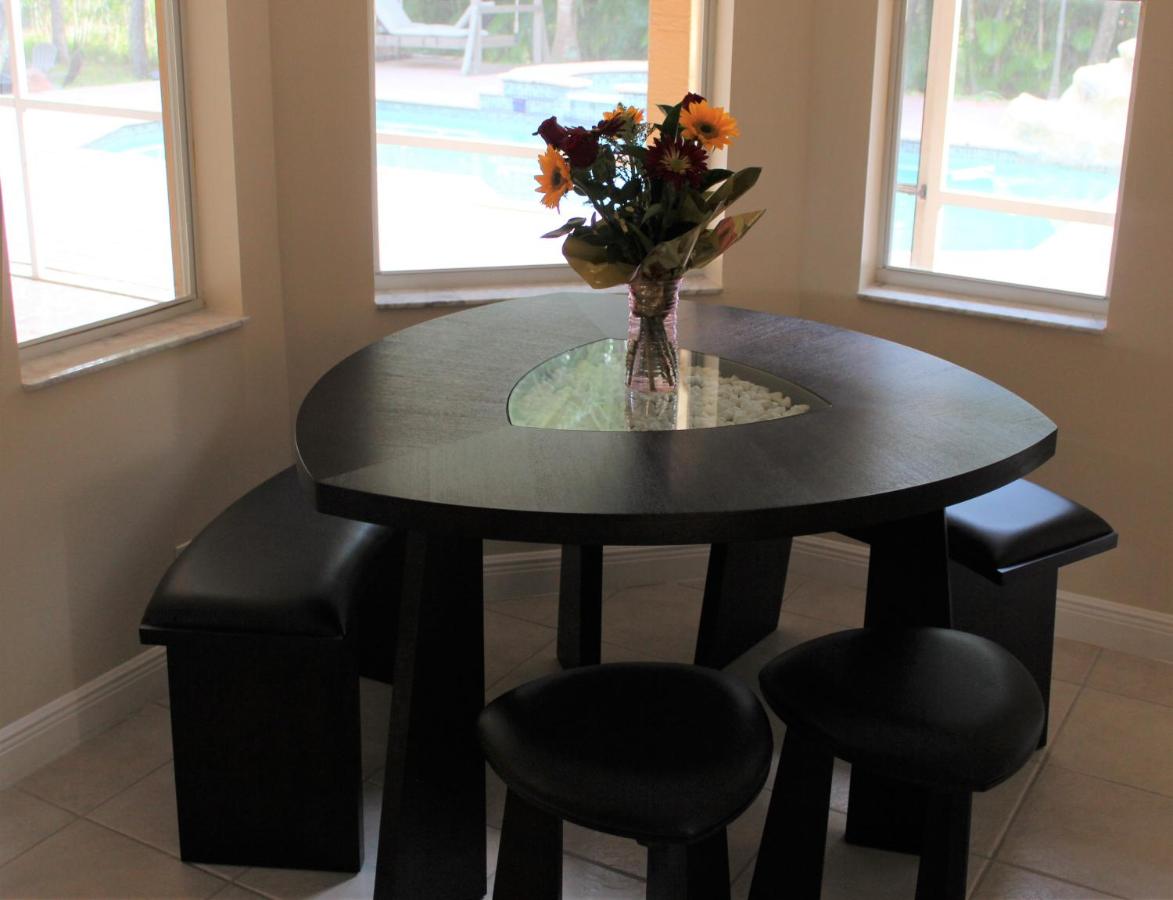 Royal Palms Motel — photo 16