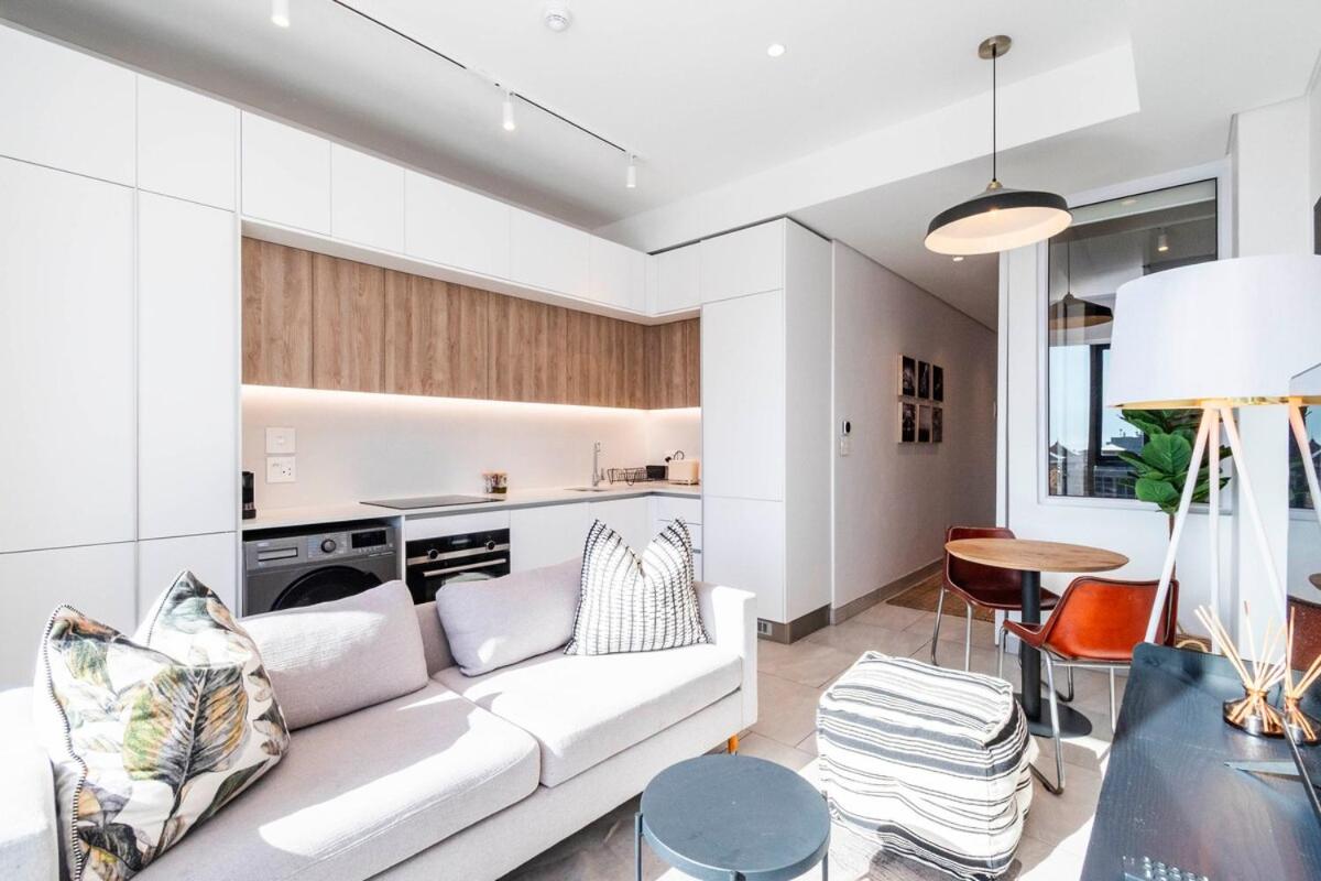 Stylish City Retreat - 5