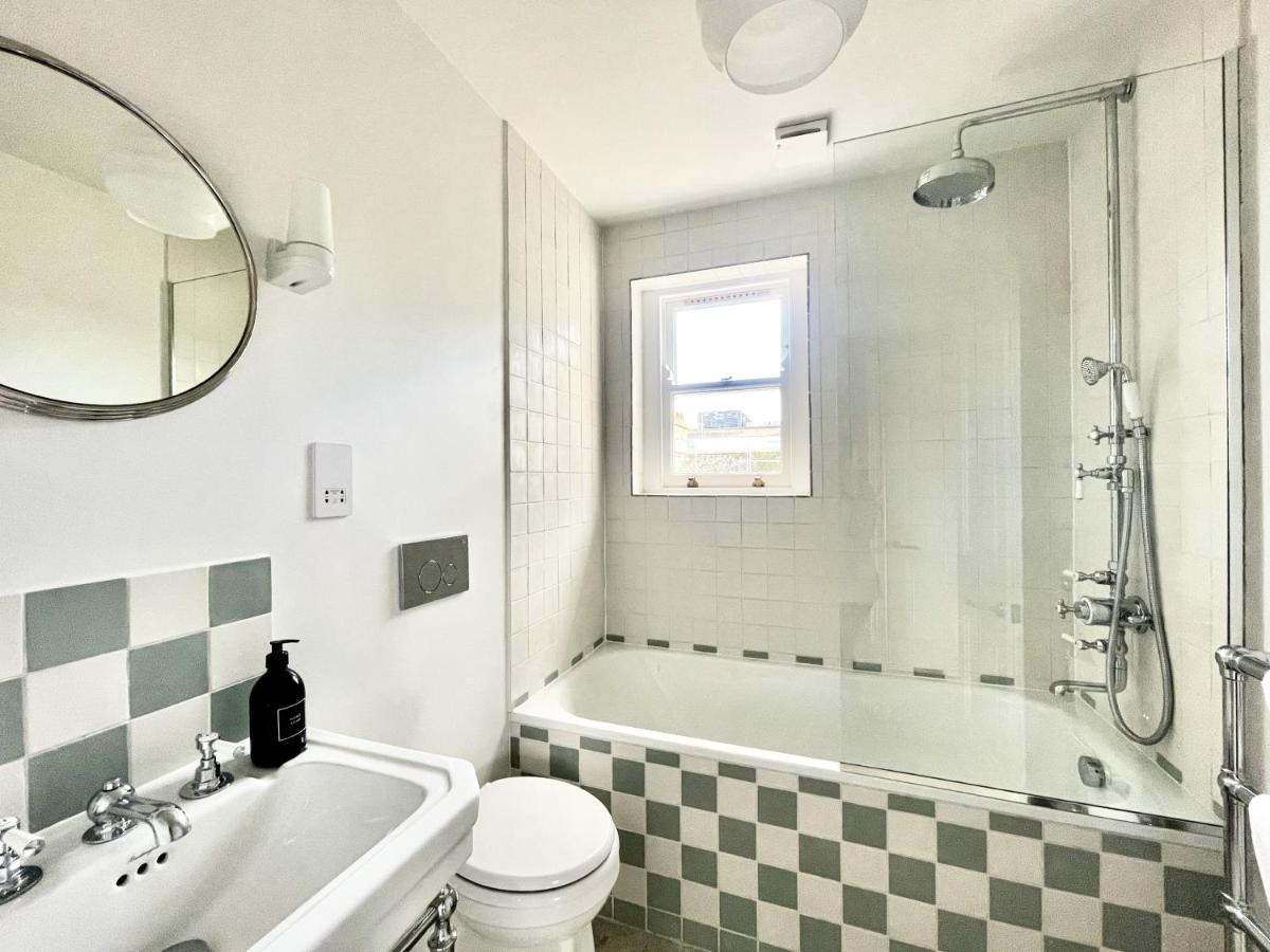 Cumberland Suites - Apartment 4 with Balcony - 3