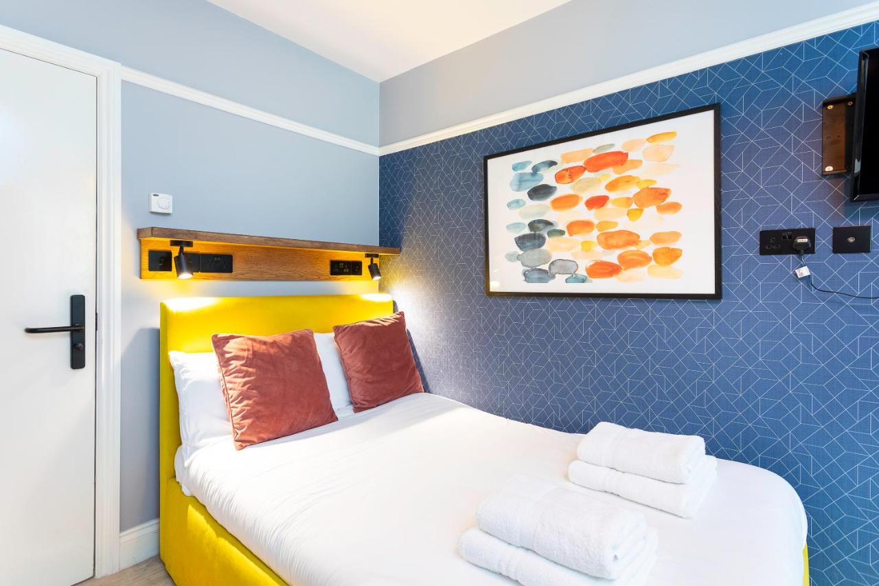 Bob W London Earl's Court - Warwick Road - 3