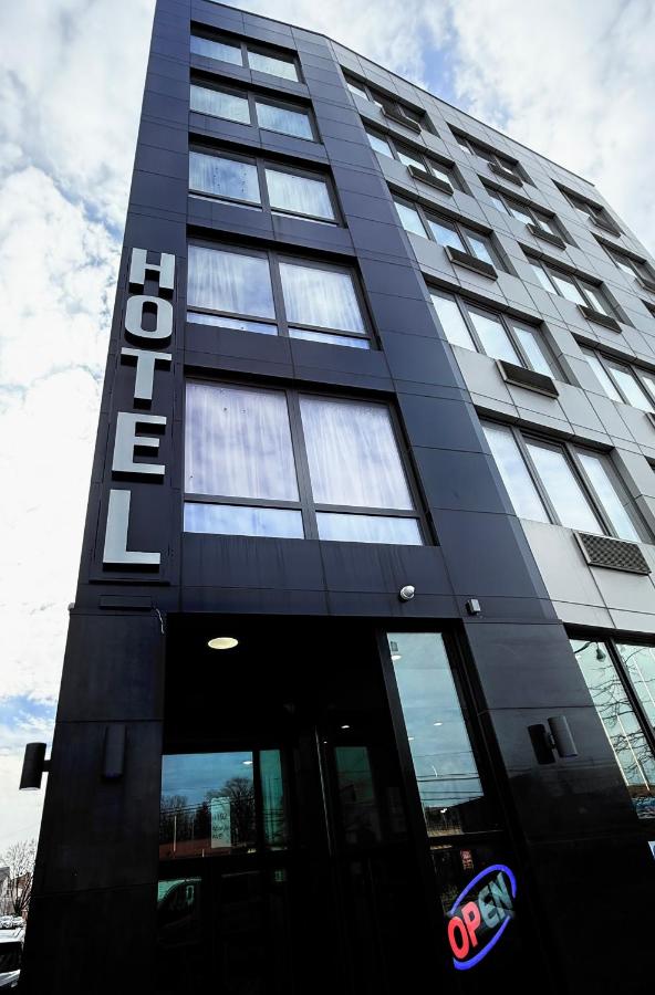 Bkway Hotel Brooklyn - 4