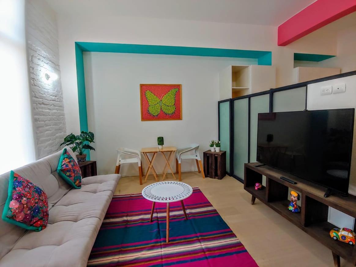 Loft Downtown CDMX Reception & luggage