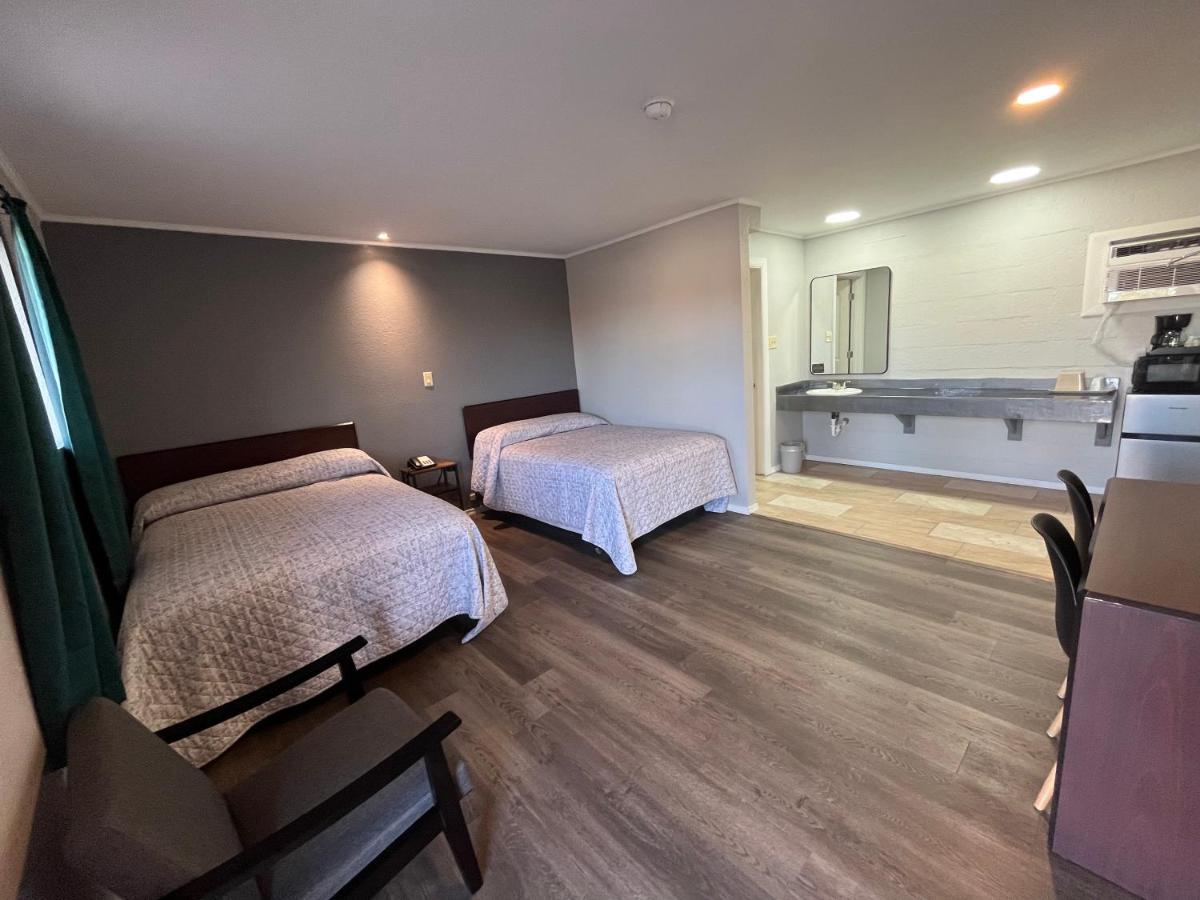 Budget Inn — photo 11