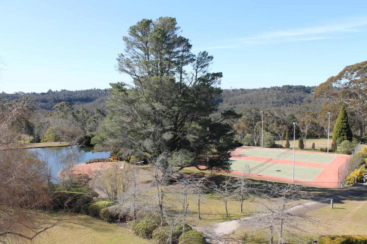 Tennis court: Fairmont Resort & Spa Blue Mountains MGallery by Sofitel