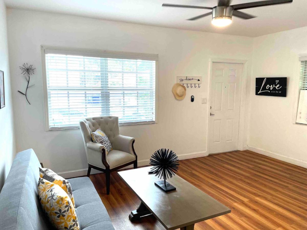 Apartment in the Heart of Calle 8 with Parking - 5