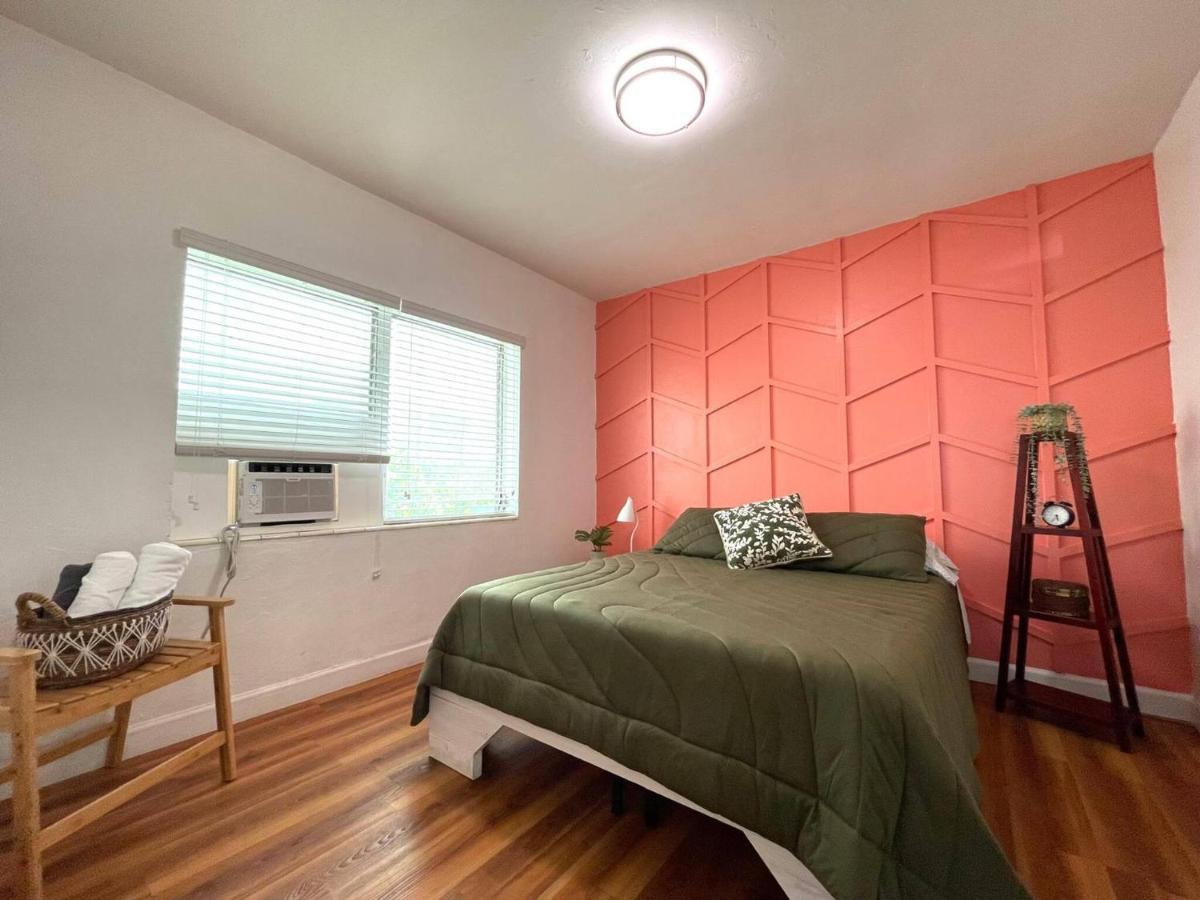 Apartment in the Heart of Calle 8 with Parking - 2