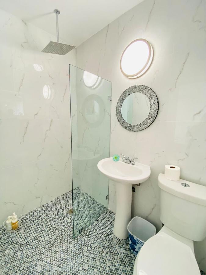 Walk to Calle 8 - Authentic Cuban Experience - 3