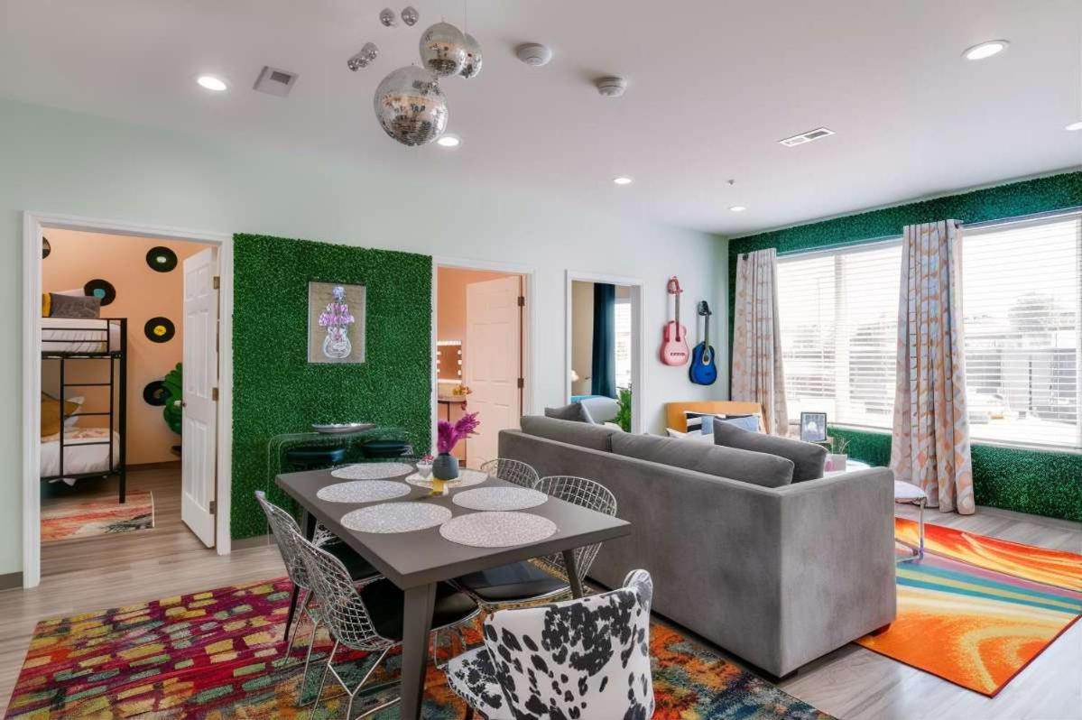 New 4 Bedroom Apt near DT Walk to restaurants - 5