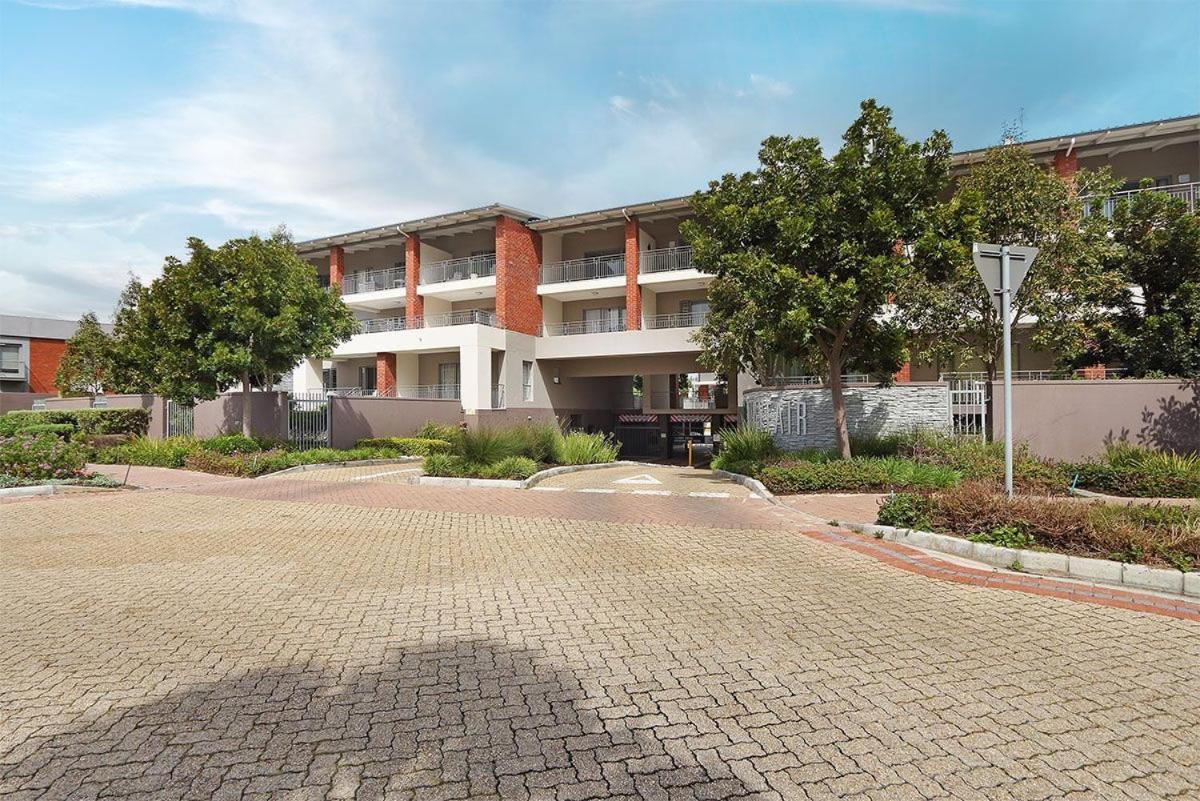 Mayfair Luxury 212 - 2