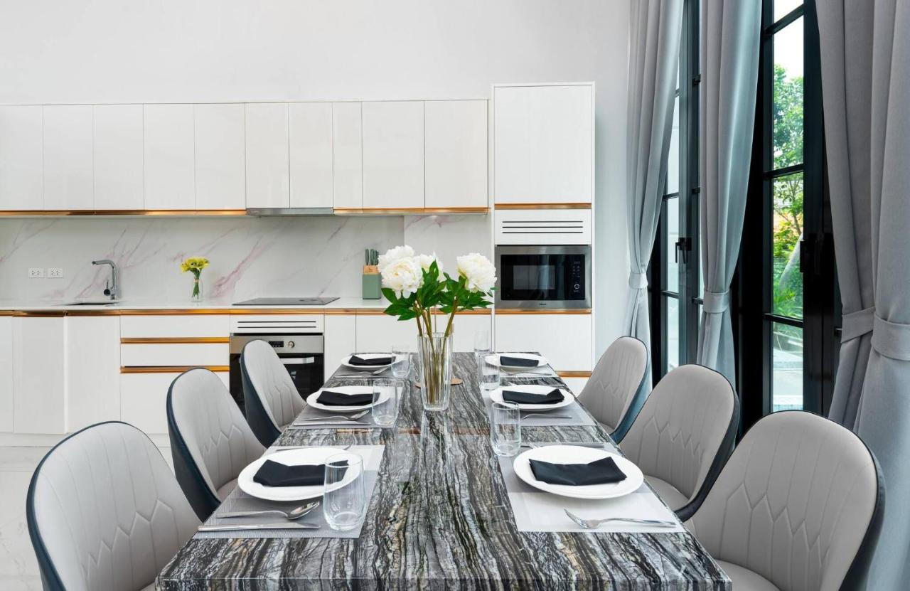 Stylish 7Beds Poolhouse with Cinema Lift - 2min to BTS - 2