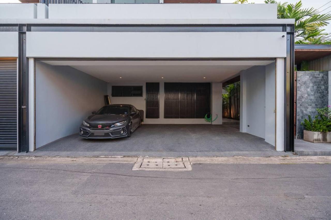 MonochromeDesignerPool Villa - 5