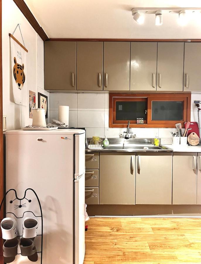 Hongik University Station 10 minutes,Hongdae, Yeonnam, Yeonhui,Mapo Best location for travelers,Unique interior - 4